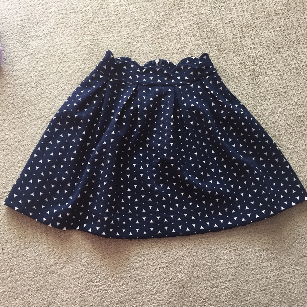 Navy/white flower scallop skirt from francesca's